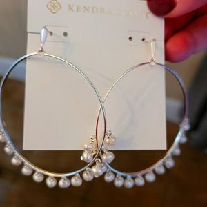 Kendra Scott Hilty Silver Hoop earrings in pearl